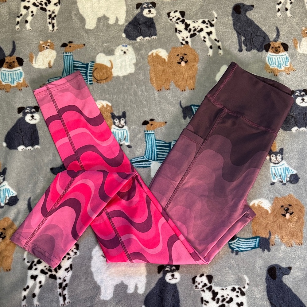 Pink Wave Pattern Leggings
